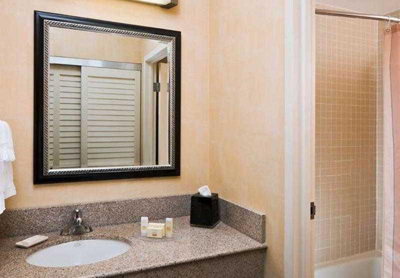 Courtyard By Marriott Baltimore BWI Airport Hotel Linthicum Room photo